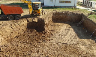 Рытье котлованов под фундамент в Беслане – цена от 2559 руб. за м3 | 2Землекопа-Бсл