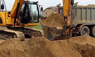 Выкопать яму экскаватором в Беслане от 922 руб. - 2Землекопа-Бсл