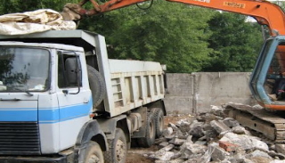 Вывоз строительного мусора с участка в Беслане недорого от 1536 руб. | 2Землекопа-Бсл